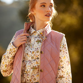 Ariat Women's Woodside Quilted Gilet in Nostalgia Rose