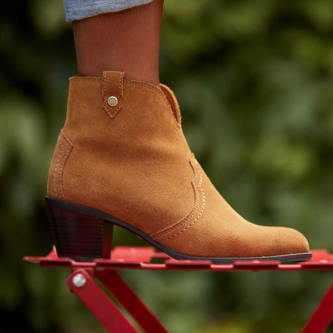 Ariat Women's Tilbury Country Suede Boots in Carmel