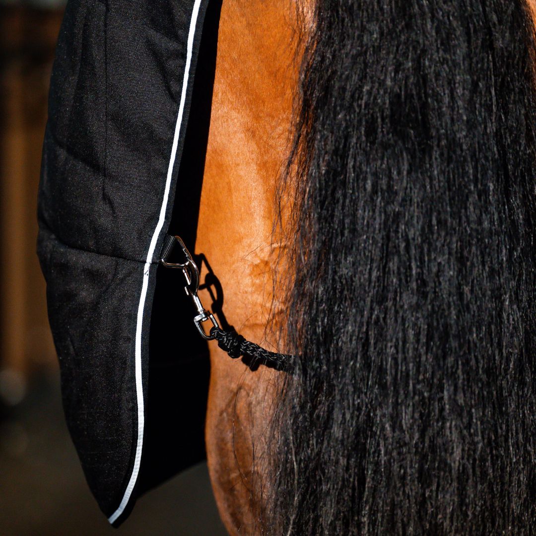 Horseware Rambo Stable Medium Rug in Black & Silver (200g)