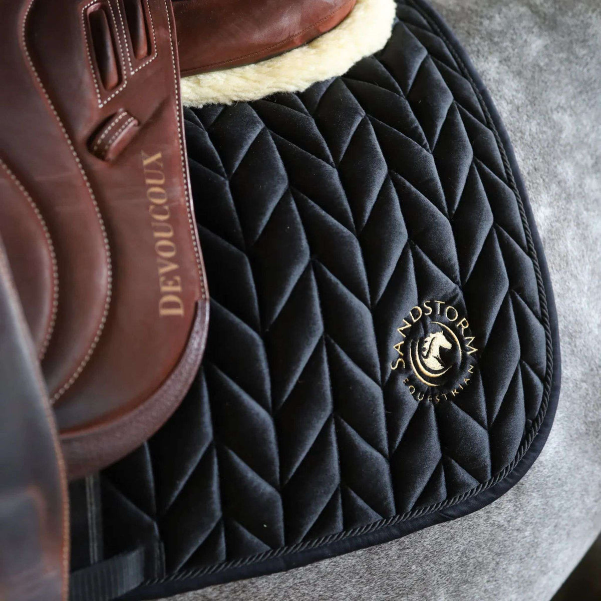 SandStorm Horse Velvet Saddle Pad in Black