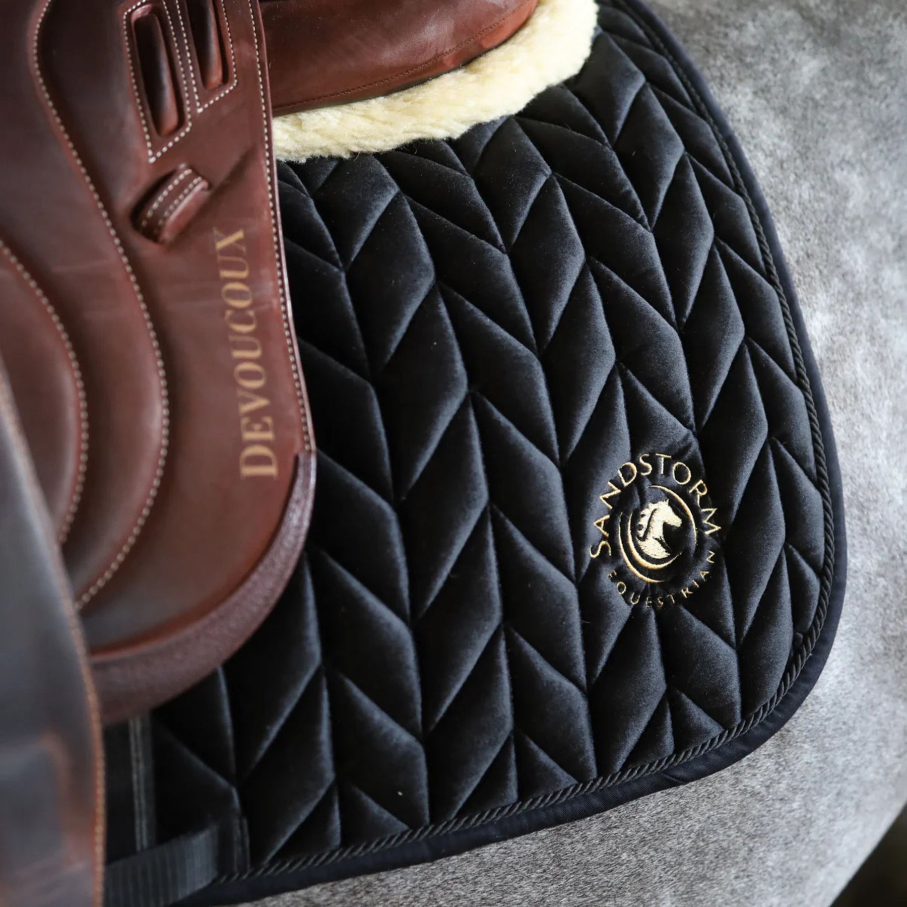 SandStorm Horse Velvet Saddle Pad in Black