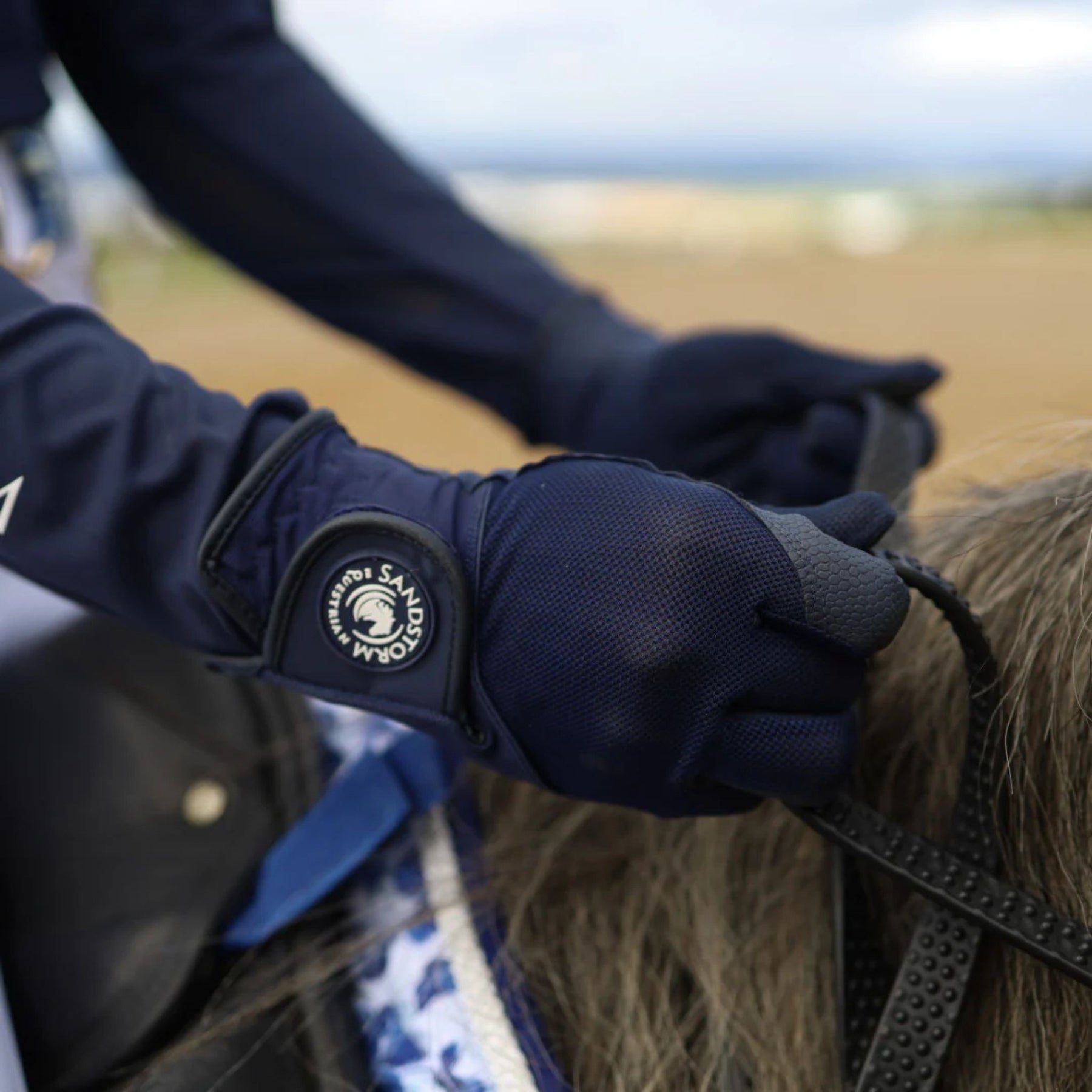 SandStorm Riding Gloves in Navy