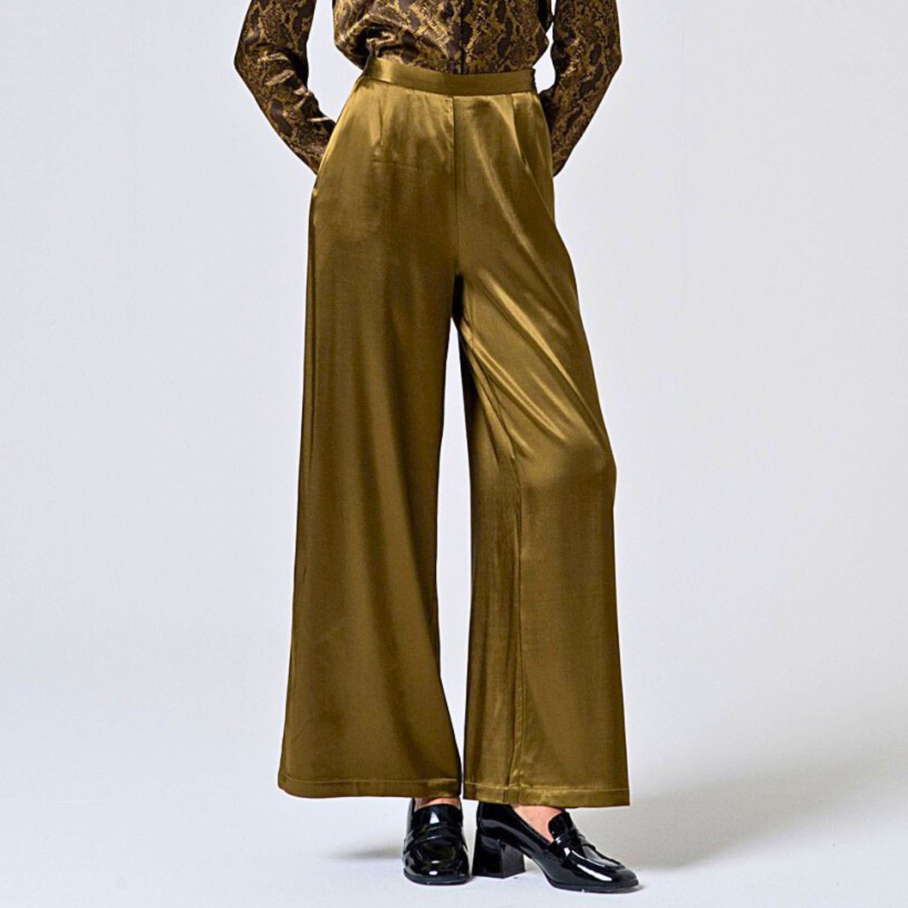 Surkana Women's Irpo Wide Trousers in Green