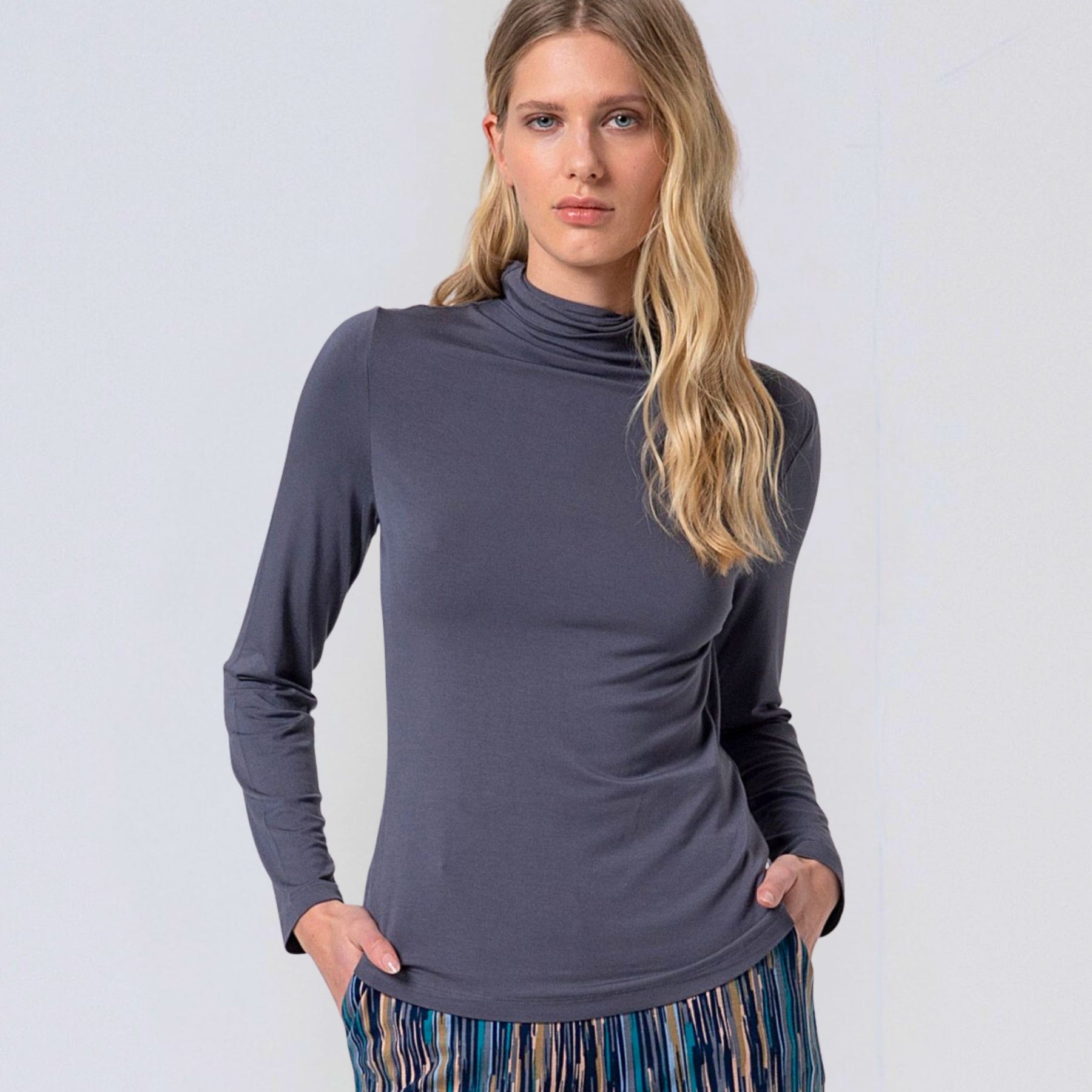 Surkana Women's Lisi Turtleneck Fitted Long Sleeves T-Shirt in Dark Grey