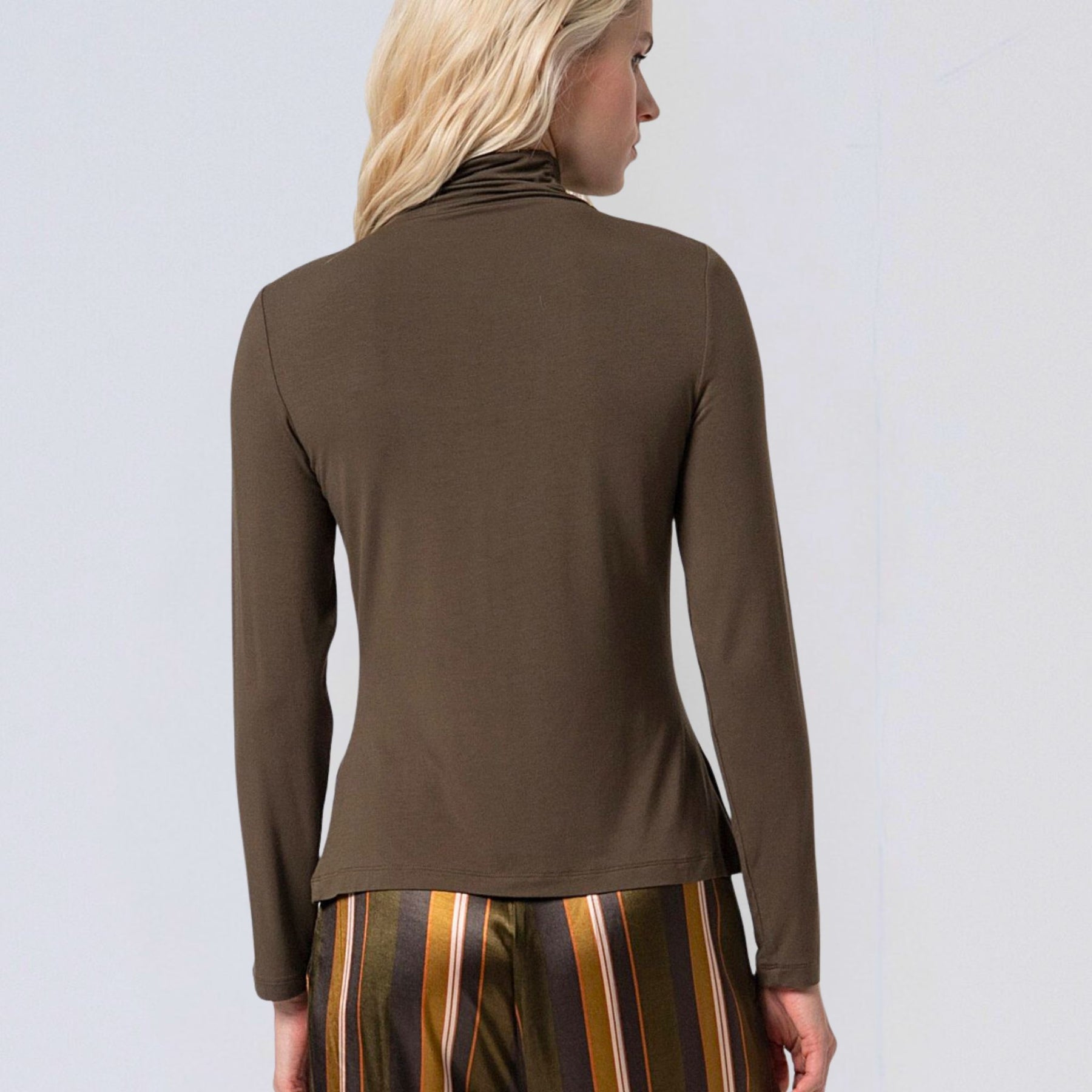 Surkana Women's Lisi Turtleneck Fitted Long Sleeves T-Shirt in Khaki