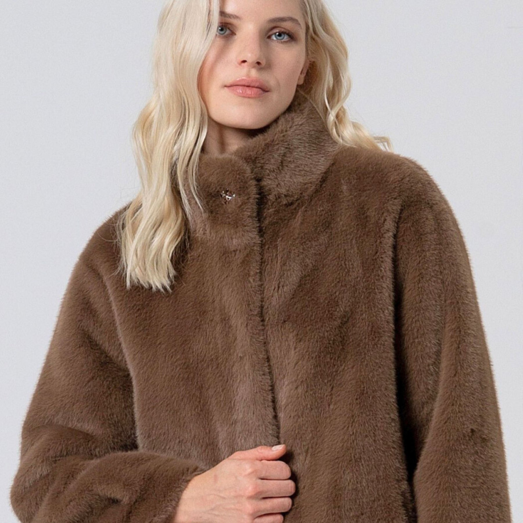 Surkana Women's Nipe Faux Fur Coat in Khaki