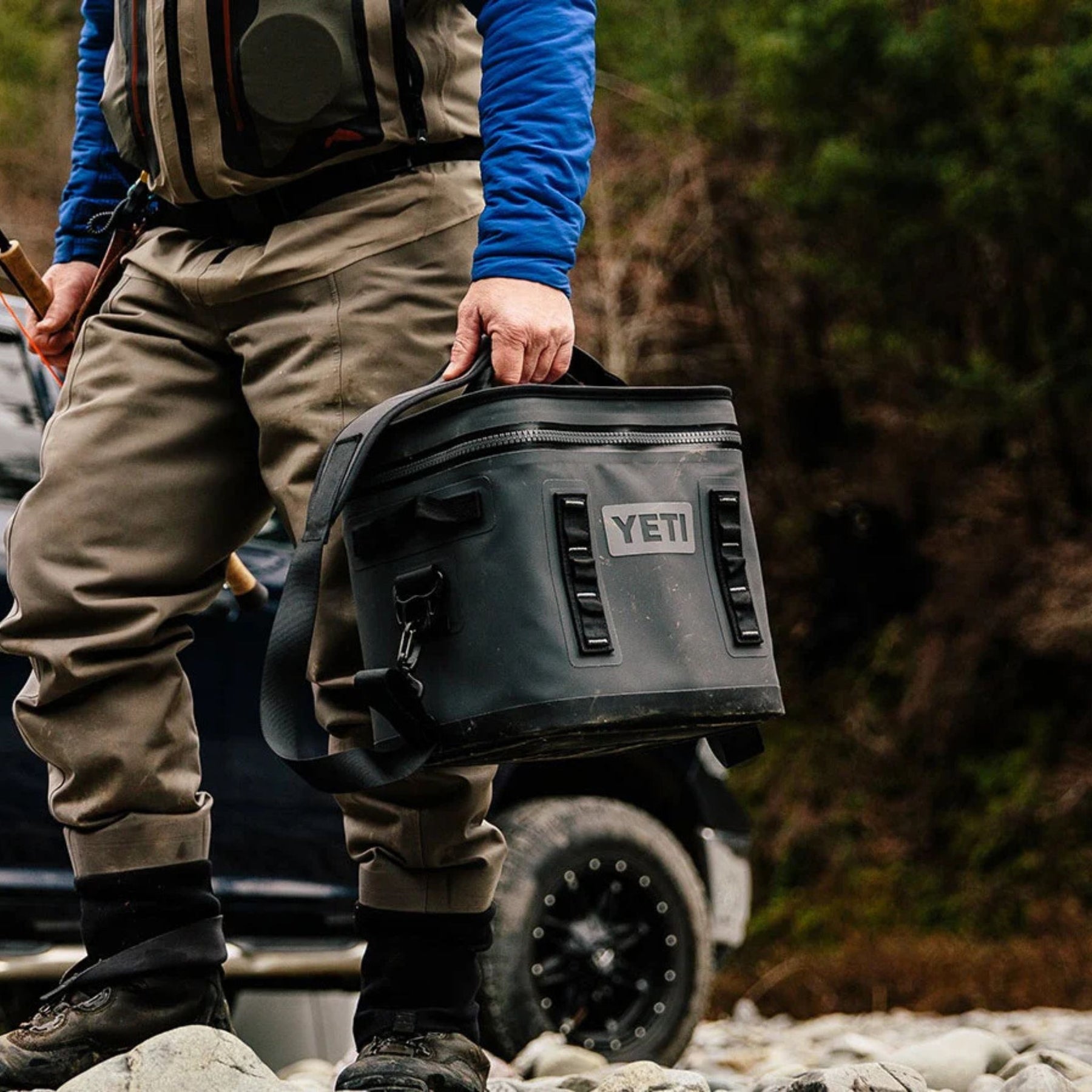 YETI Hopper Flip 12 Cool Bag in Navy