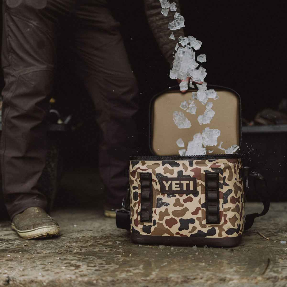 YETI Hopper Flip 12 Cool Bag in Wetlands Camo