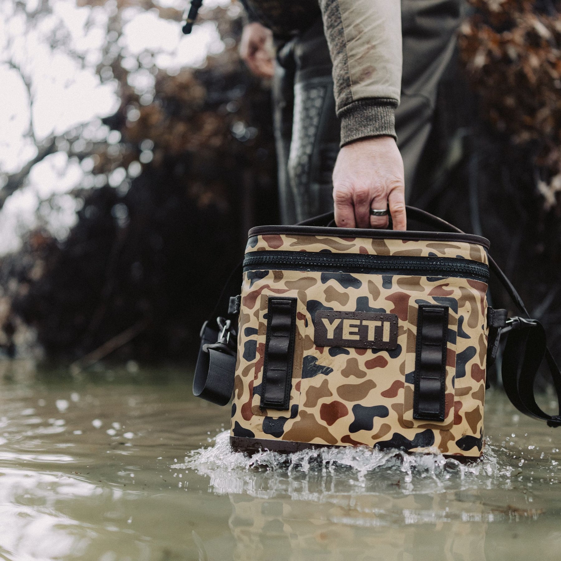 YETI Hopper Flip 12 Cool Bag in Wetlands Camo