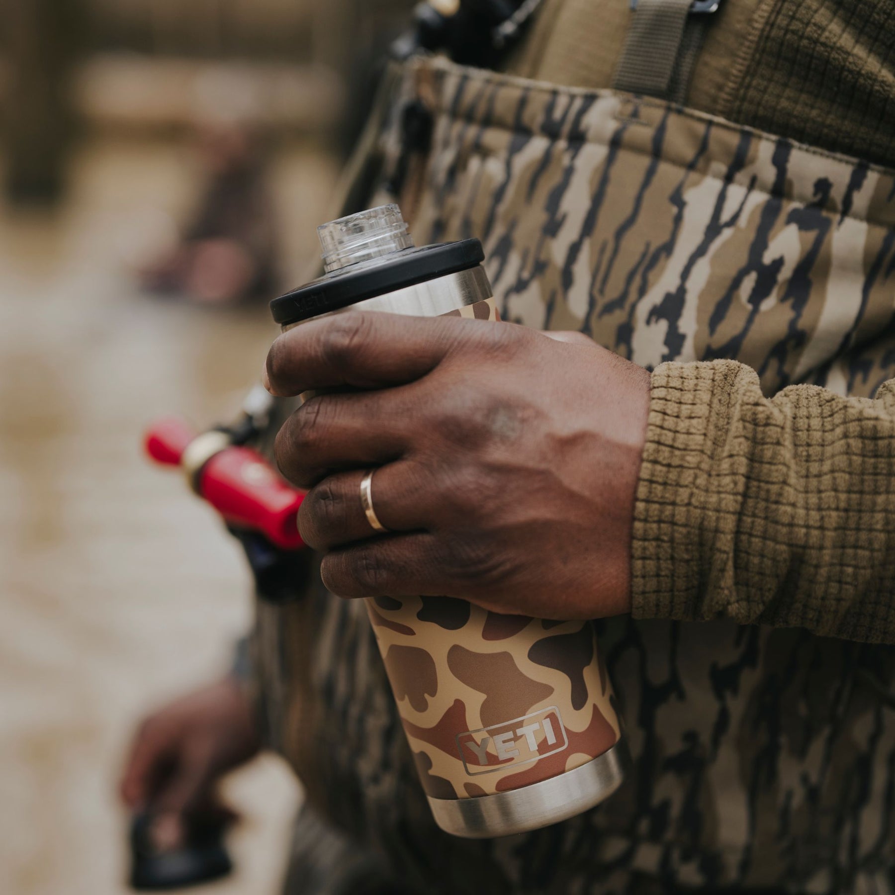 YETI Rambler 36 Oz Bottle in Wetlands Camo (1065 ml) with Chug Cap