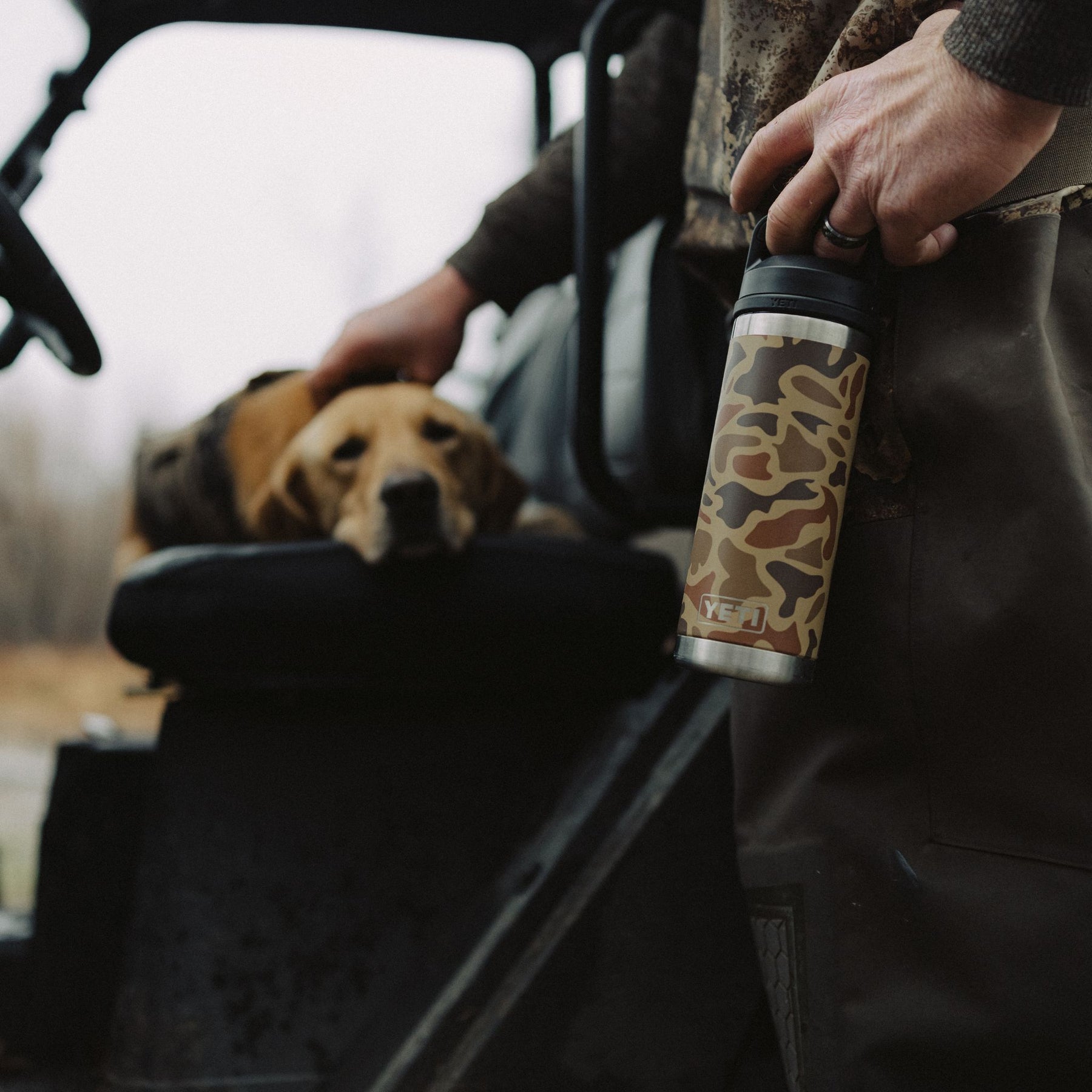 YETI Rambler 36 Oz Bottle in Wetlands Camo (1065 ml) with Chug Cap