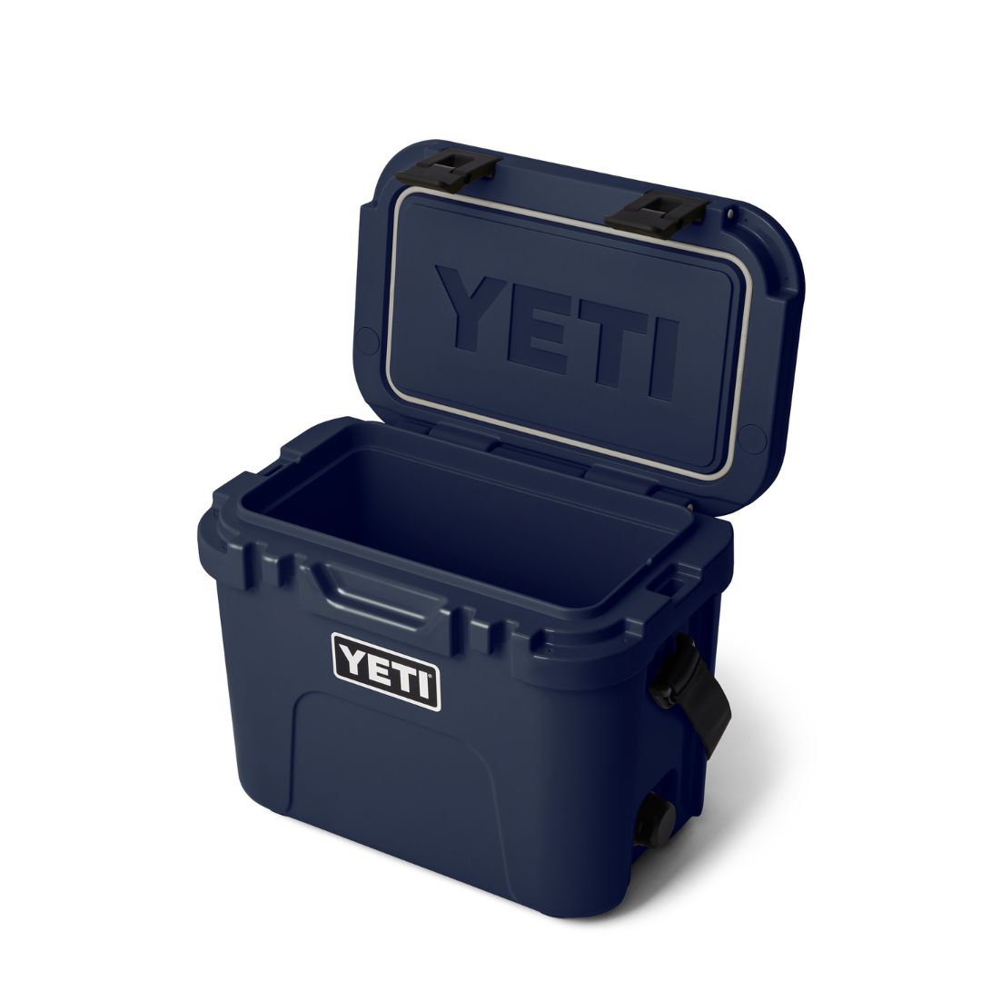 YETI Roadie 15 Cool Box in Navy