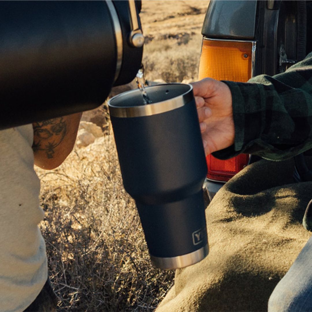 YETI Rambler 35 Oz Straw Mug in Navy (994 ml)