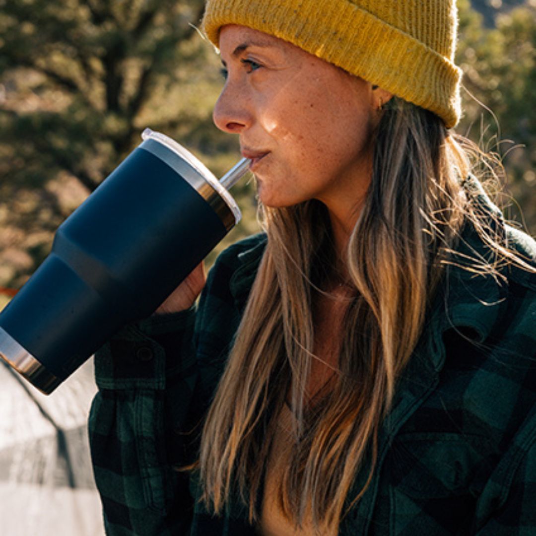 YETI Rambler 35 Oz Straw Mug in Navy (994 ml)