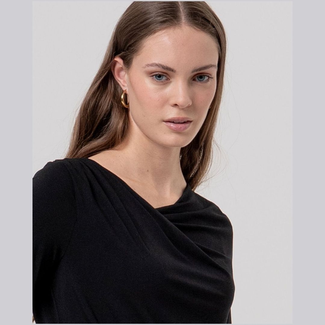 Surkana Tshirt Asymmetrical Neck in Black