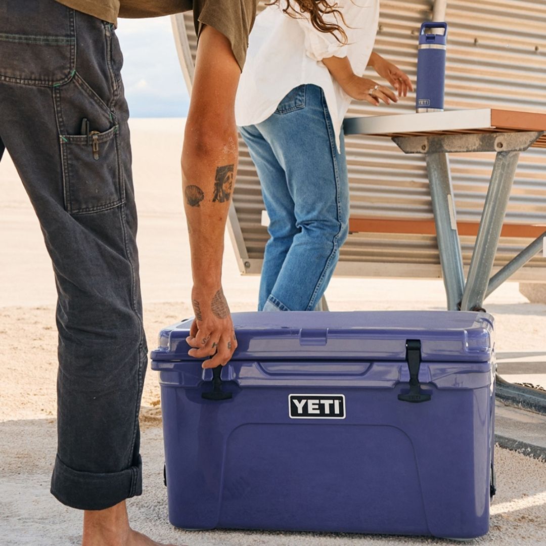 YETI Tundra 45 Cooler Box in White/Blue