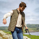 Ariat Men's Woodside Quilted Gilet in Earth