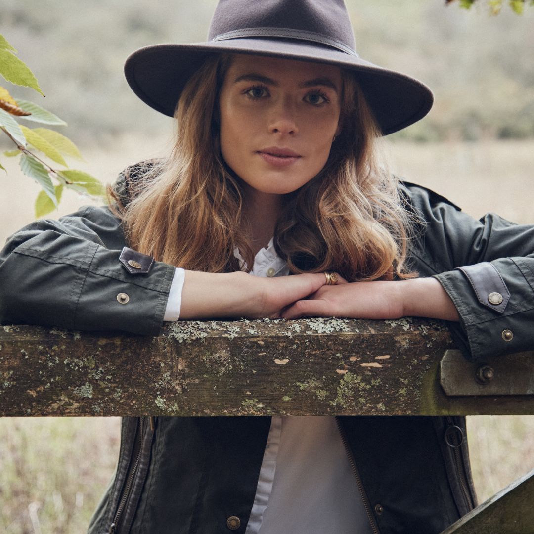 Barbour Women's Tack Fedora in Chocolate-Praline