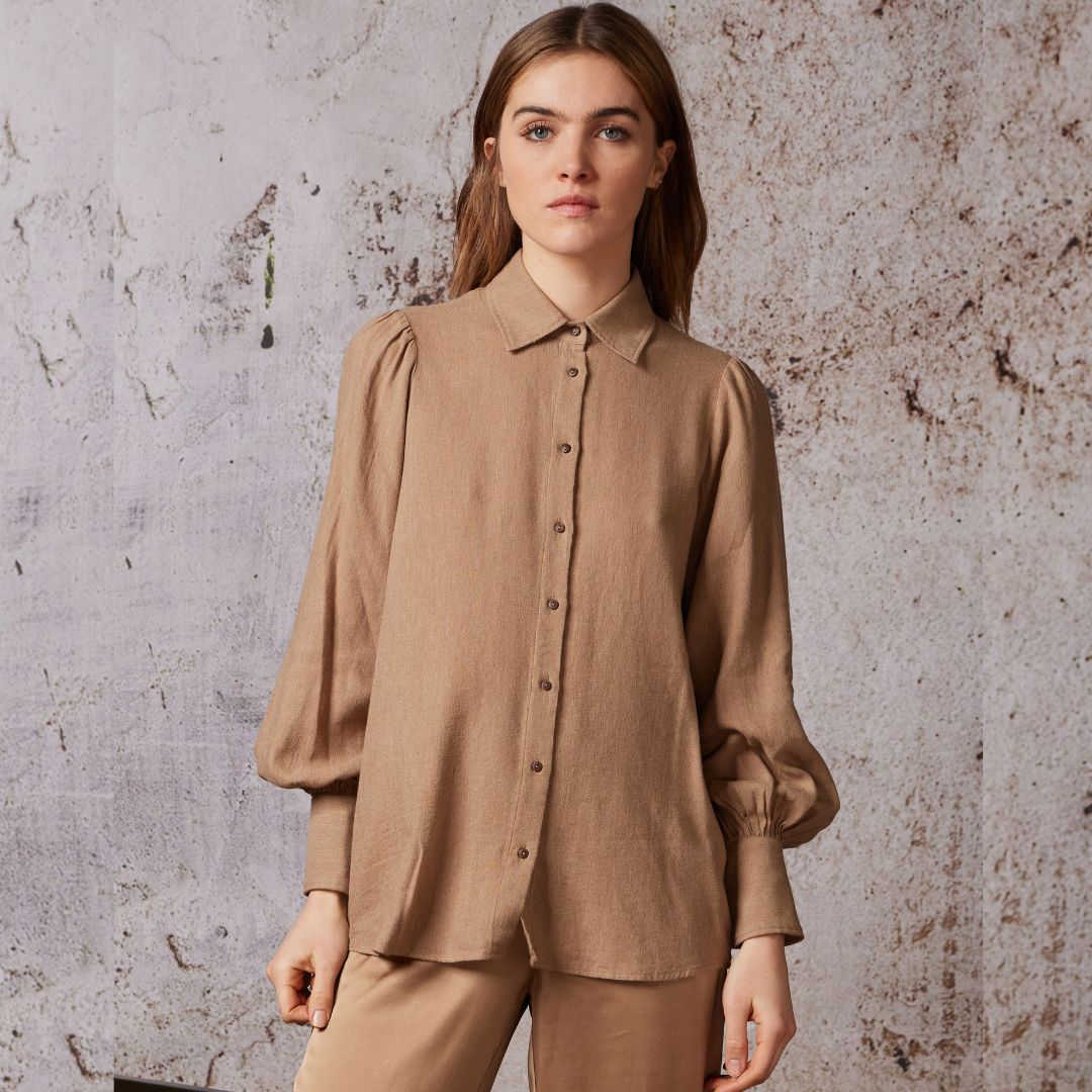 Diega Women's Clora Shirt in Camel