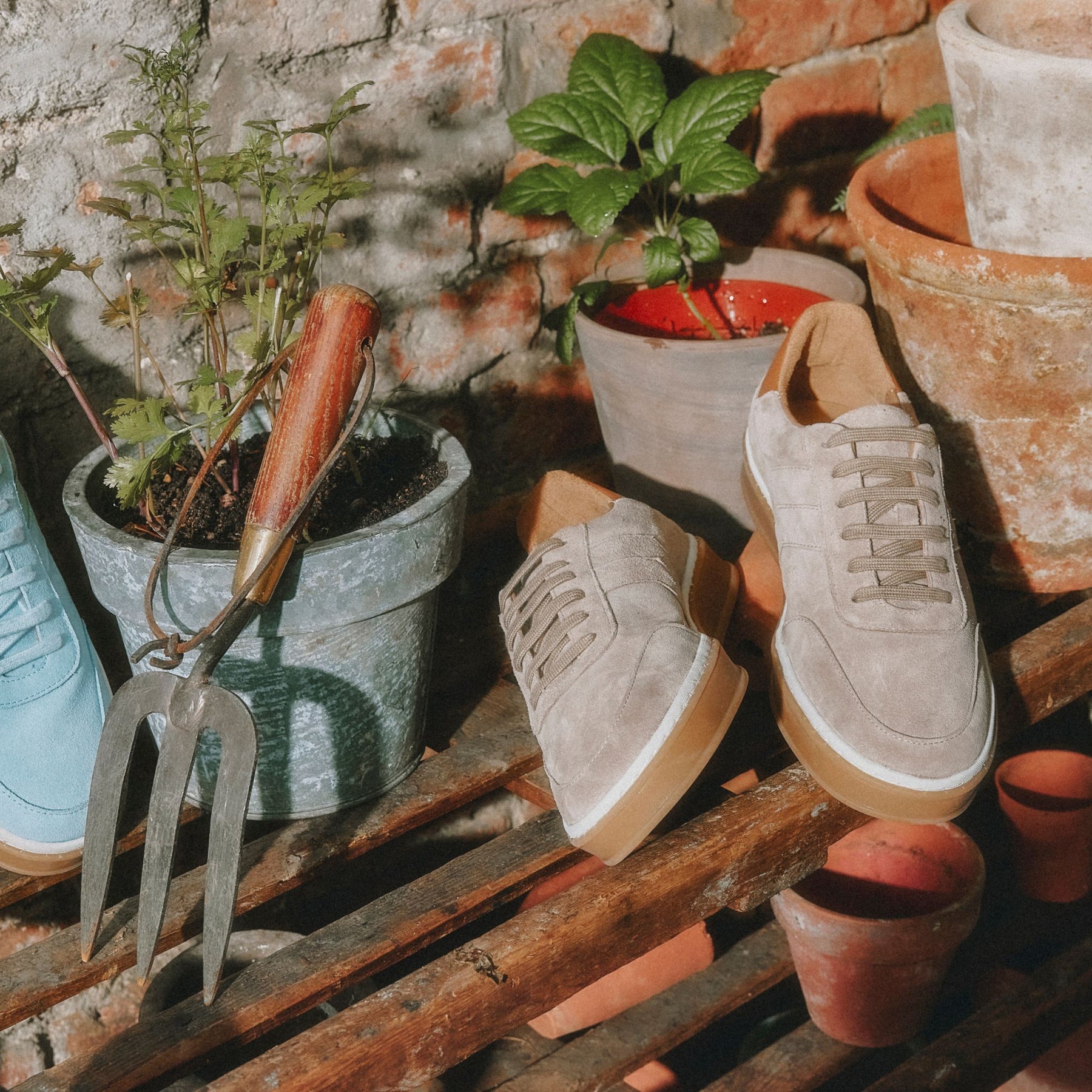 Fairfax & Favor Kendrick Suede Trainer in Fawn