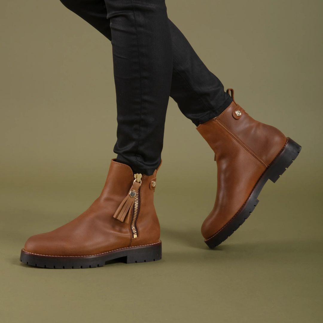 Fairfax & Favor Oakham Leather Waterproof Ankle Boot in Oak