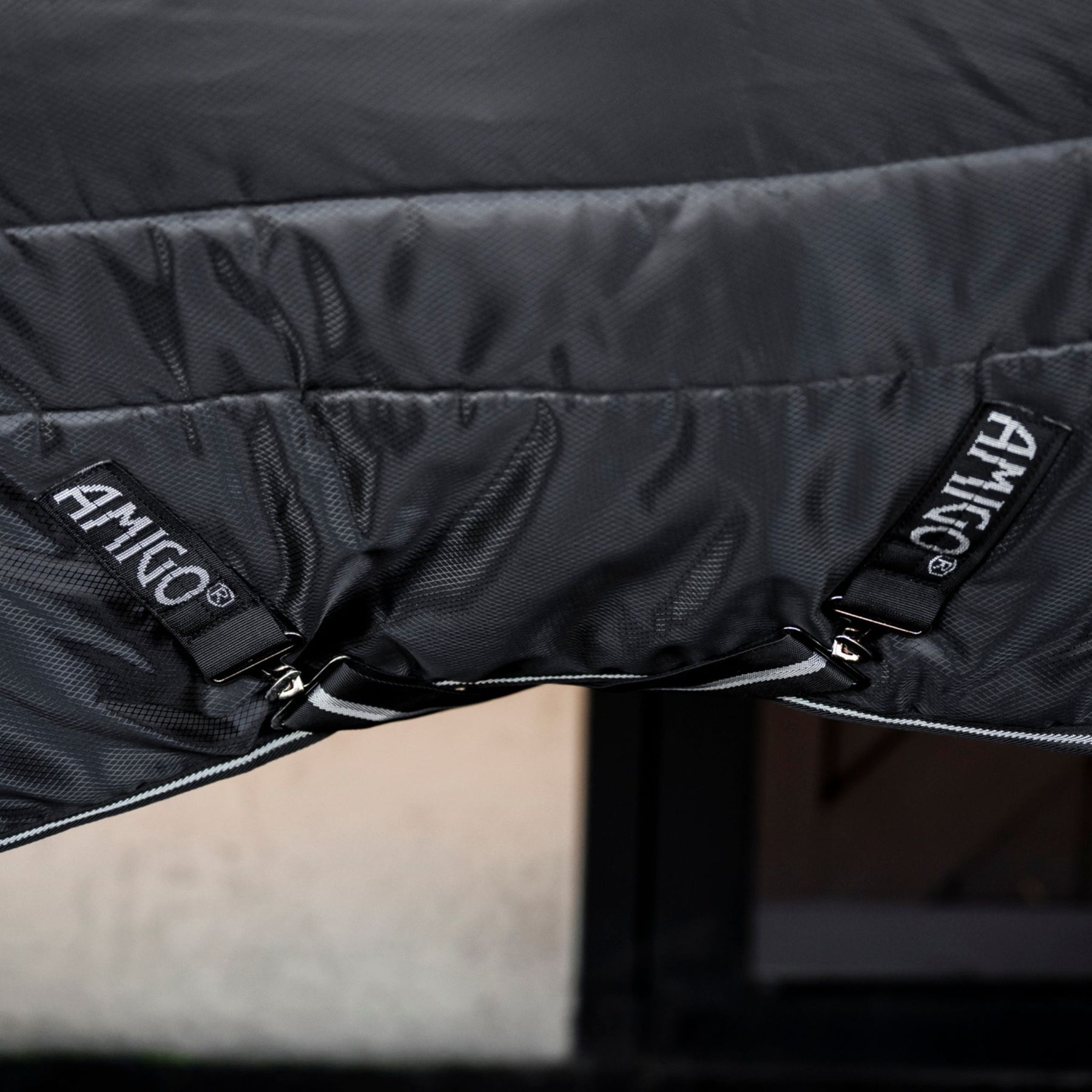 Horseware Amigo Ripstop Insulator Plus Heavy Stable Rug in Black & Titanium Grey (350g)