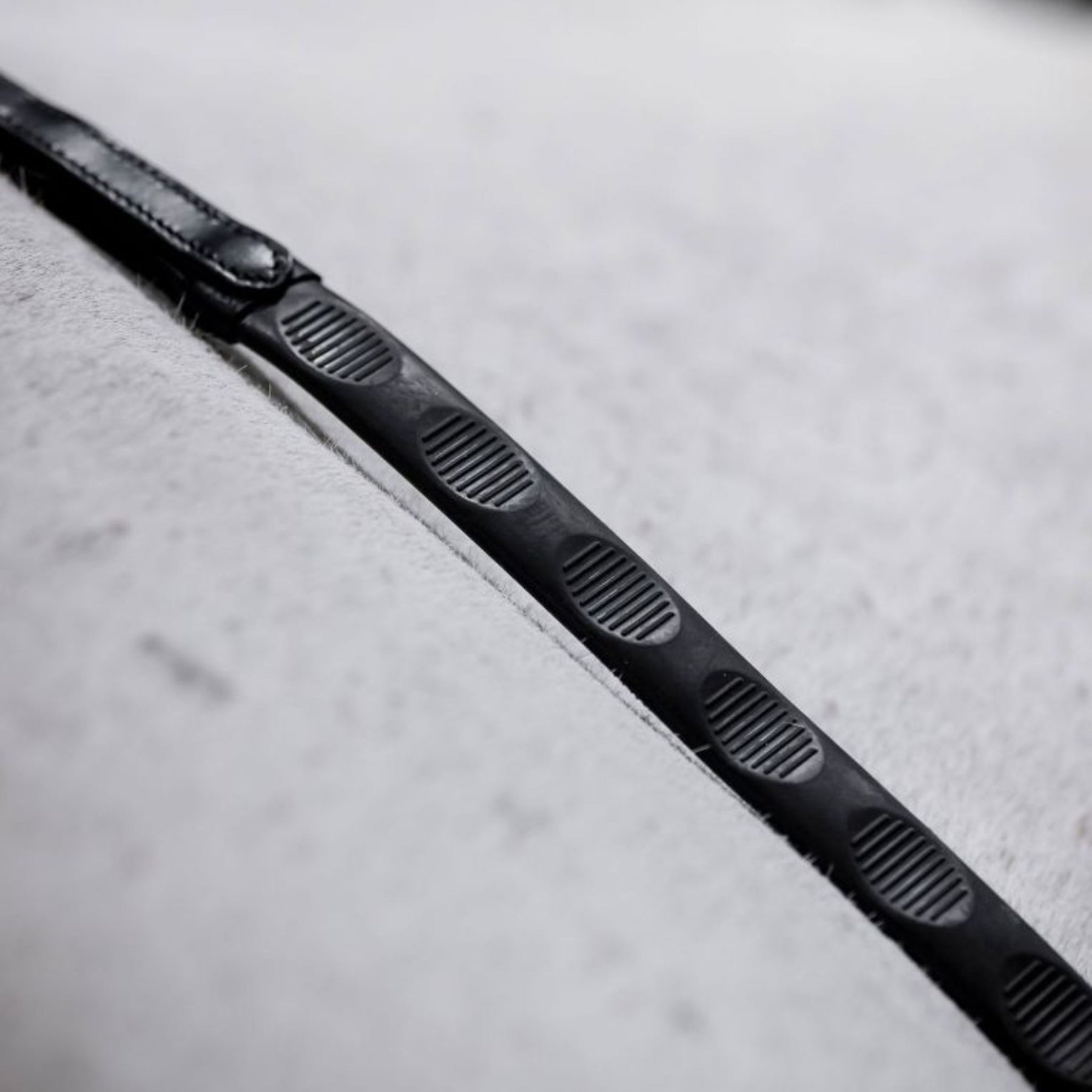 Horseware Thumb Grip Rubber Reins in Black