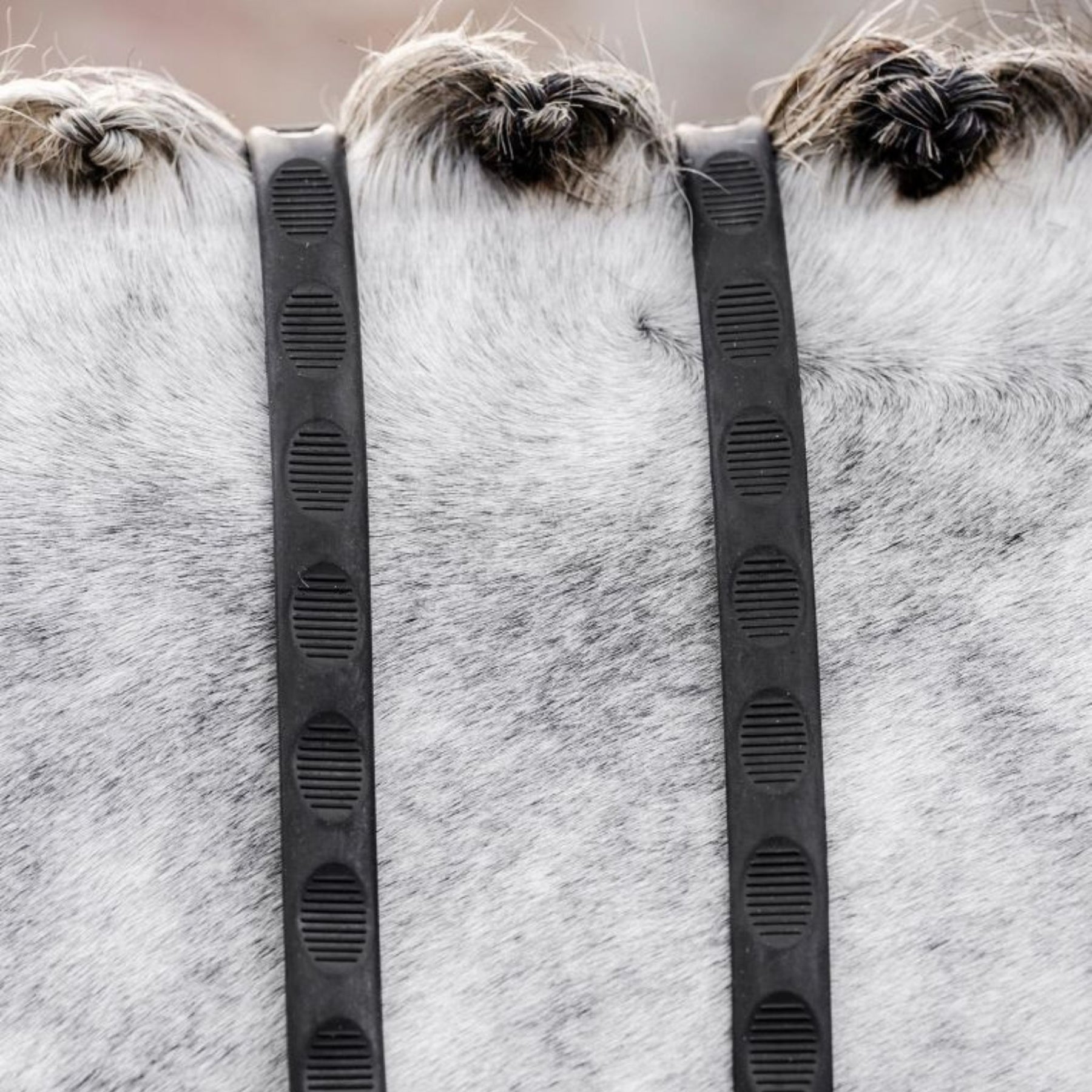 Horseware Thumb Grip Rubber Reins in Black