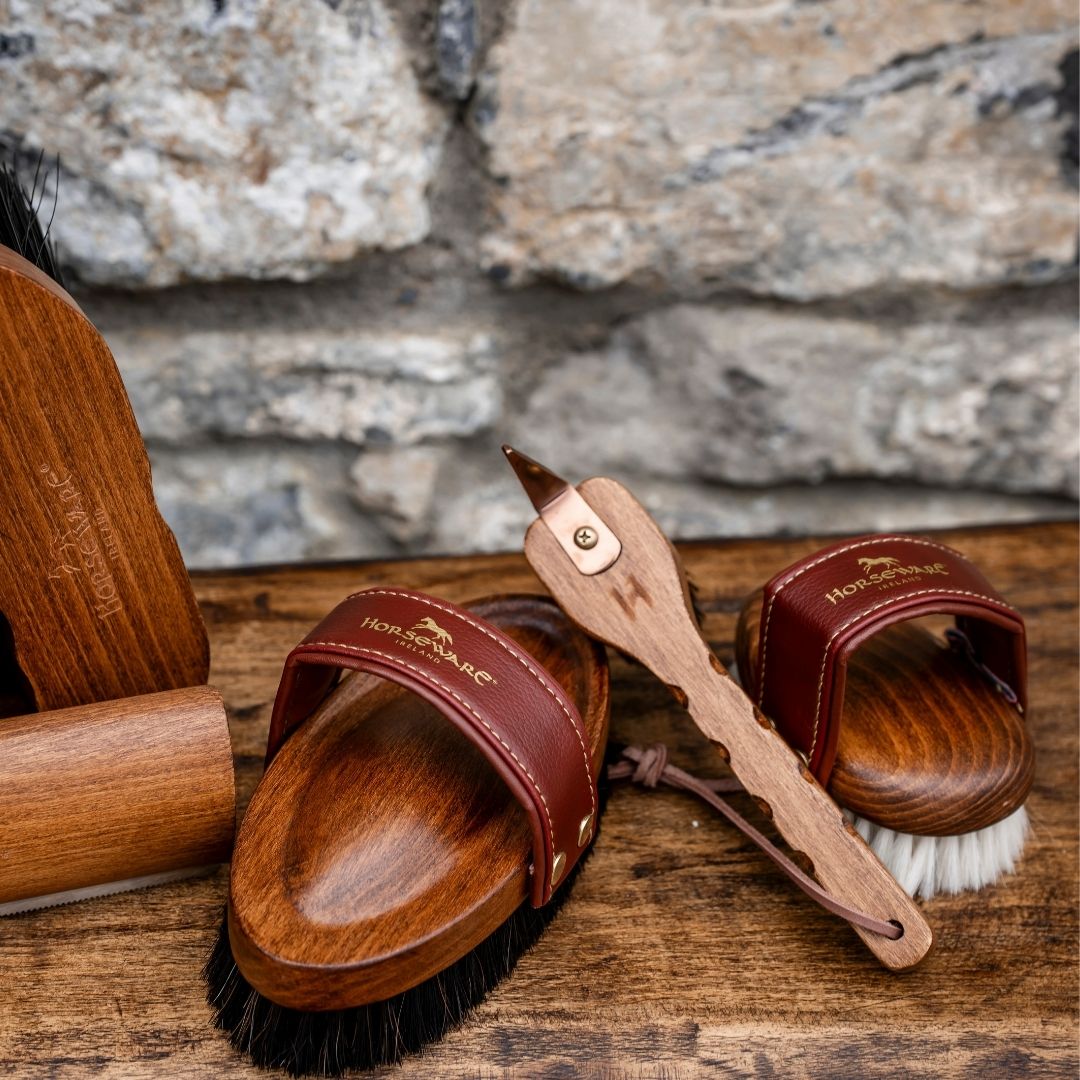 Horseware Signature Hoof Pick in Wood