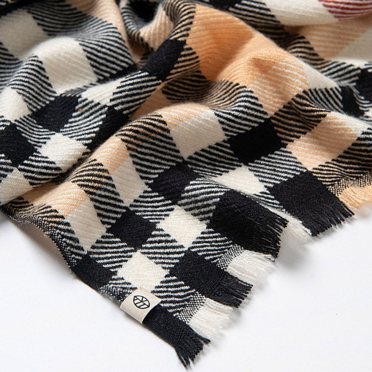 Surkana Buin Plaid Jacquard Scarf in Red