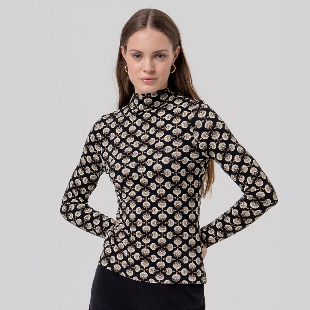 Surkana Turtleneck T-shirt in Black