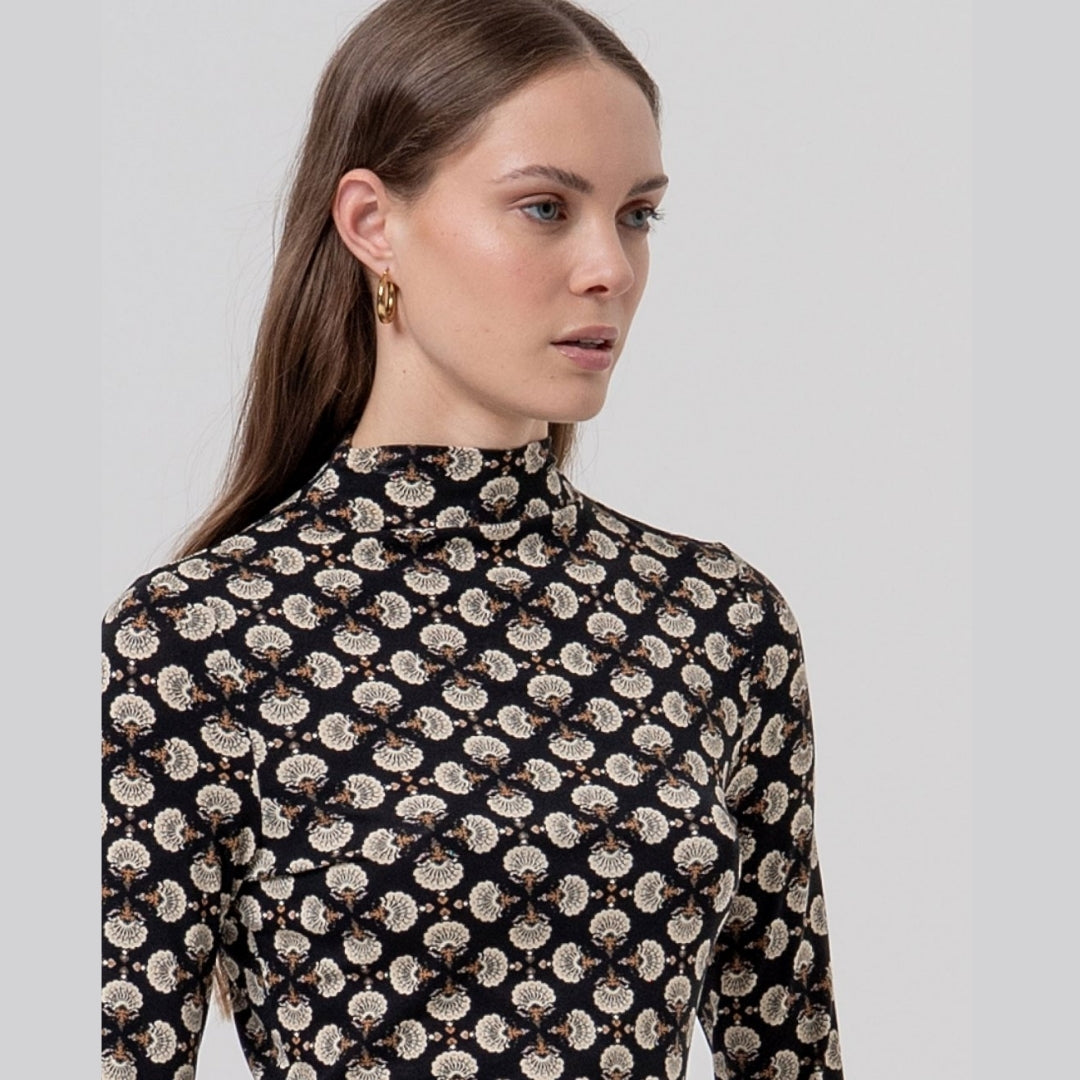 Surkana Turtleneck T-shirt in Black