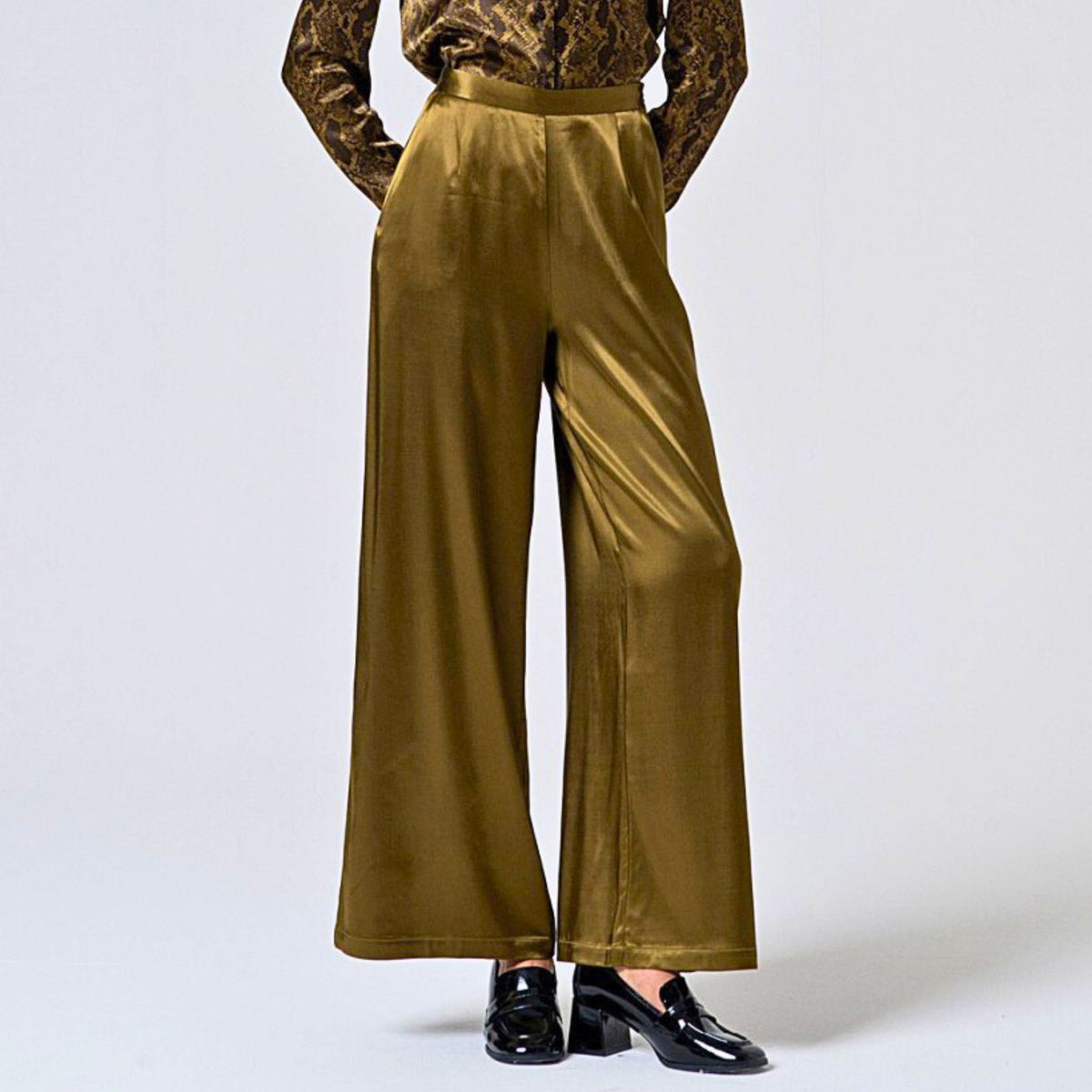 Surkana Women's Irpo Wide Trousers in Green