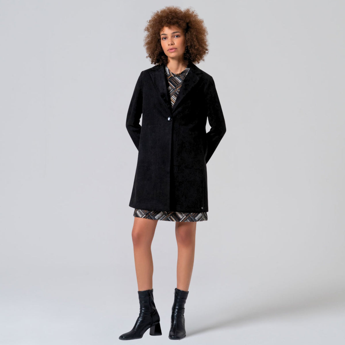 Surkana Women's Lisu Frock Oversize Velvet Effect Coat in Black
