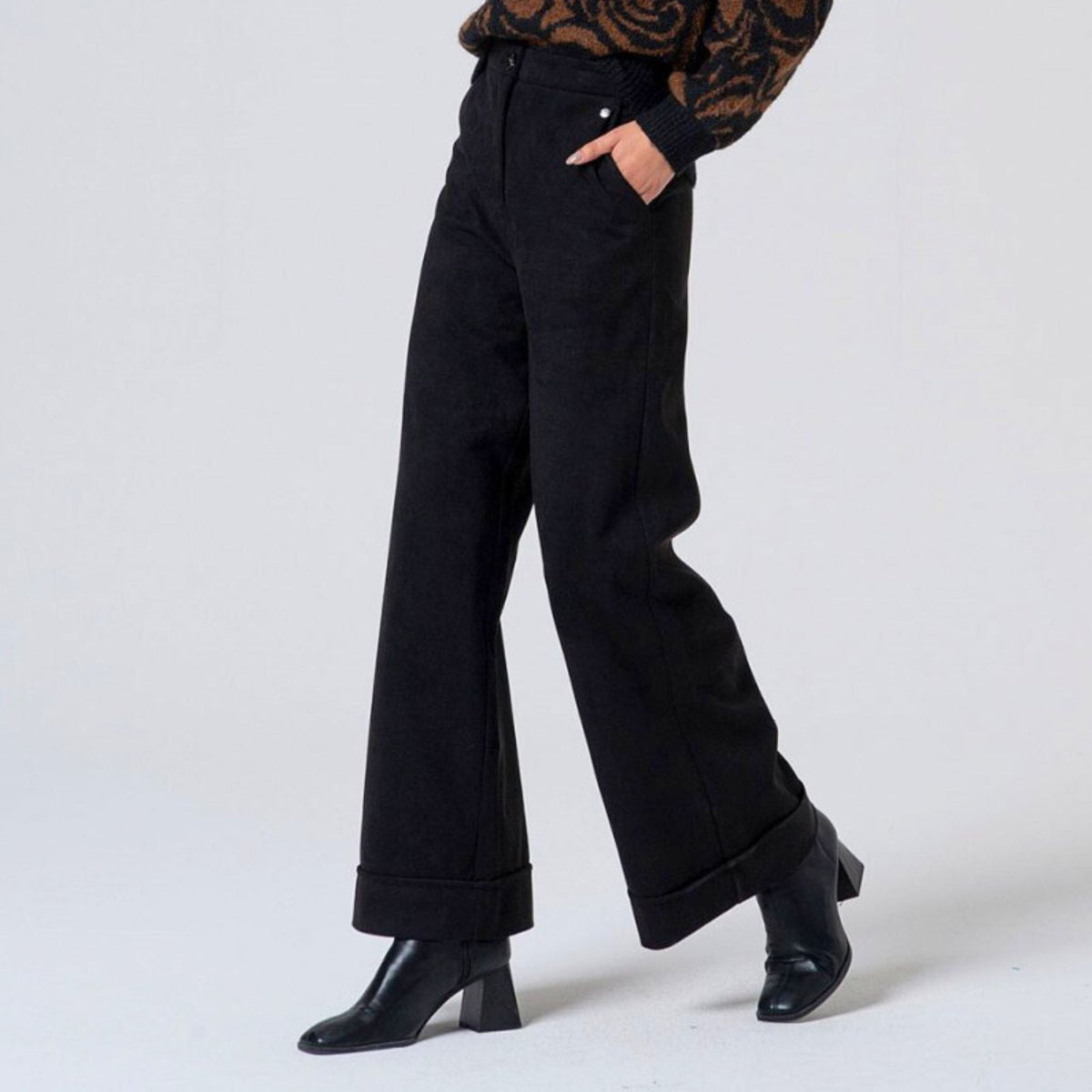 Surkana Women's Lisu Wide Trousers in Black