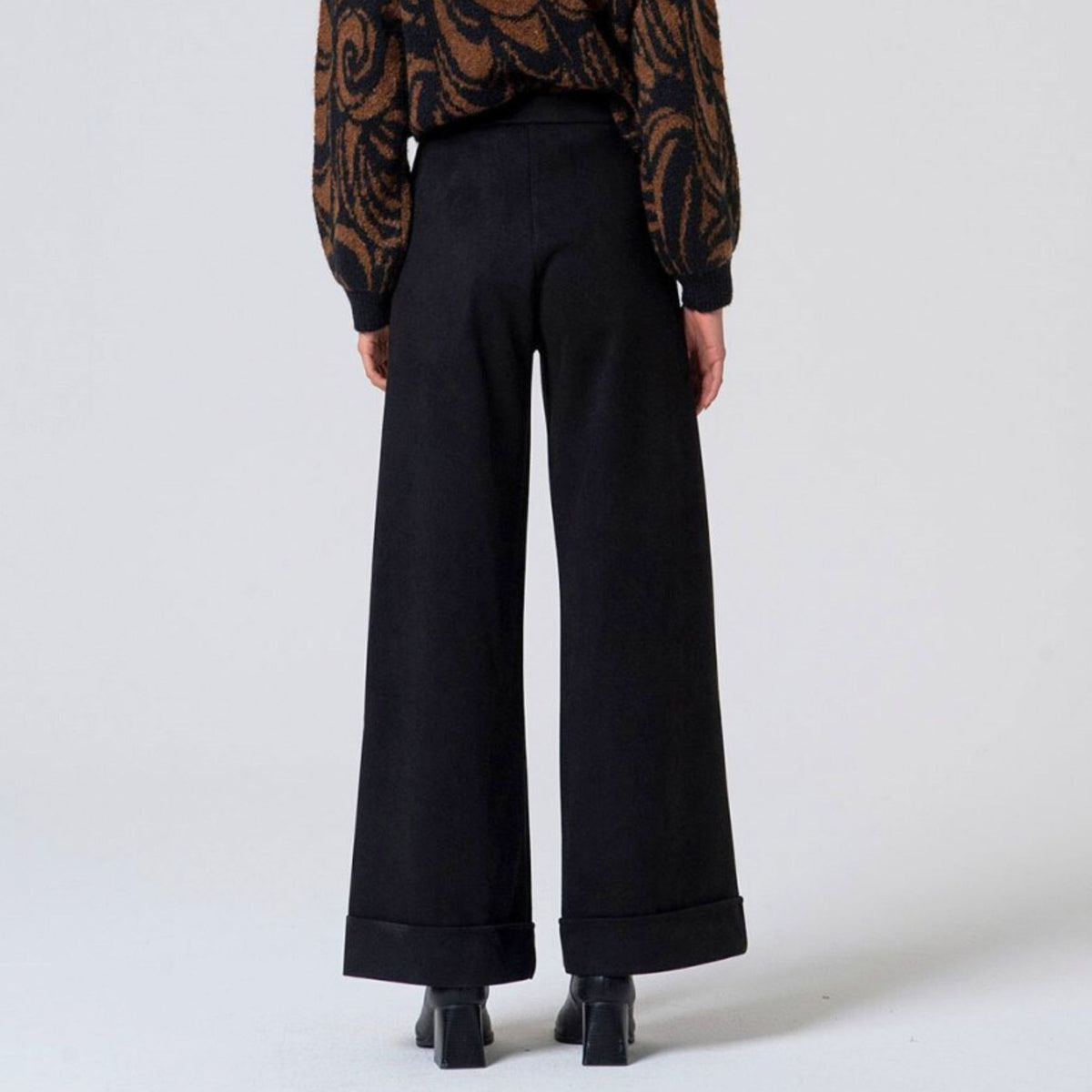 Surkana Women's Lisu Wide Trousers in Black