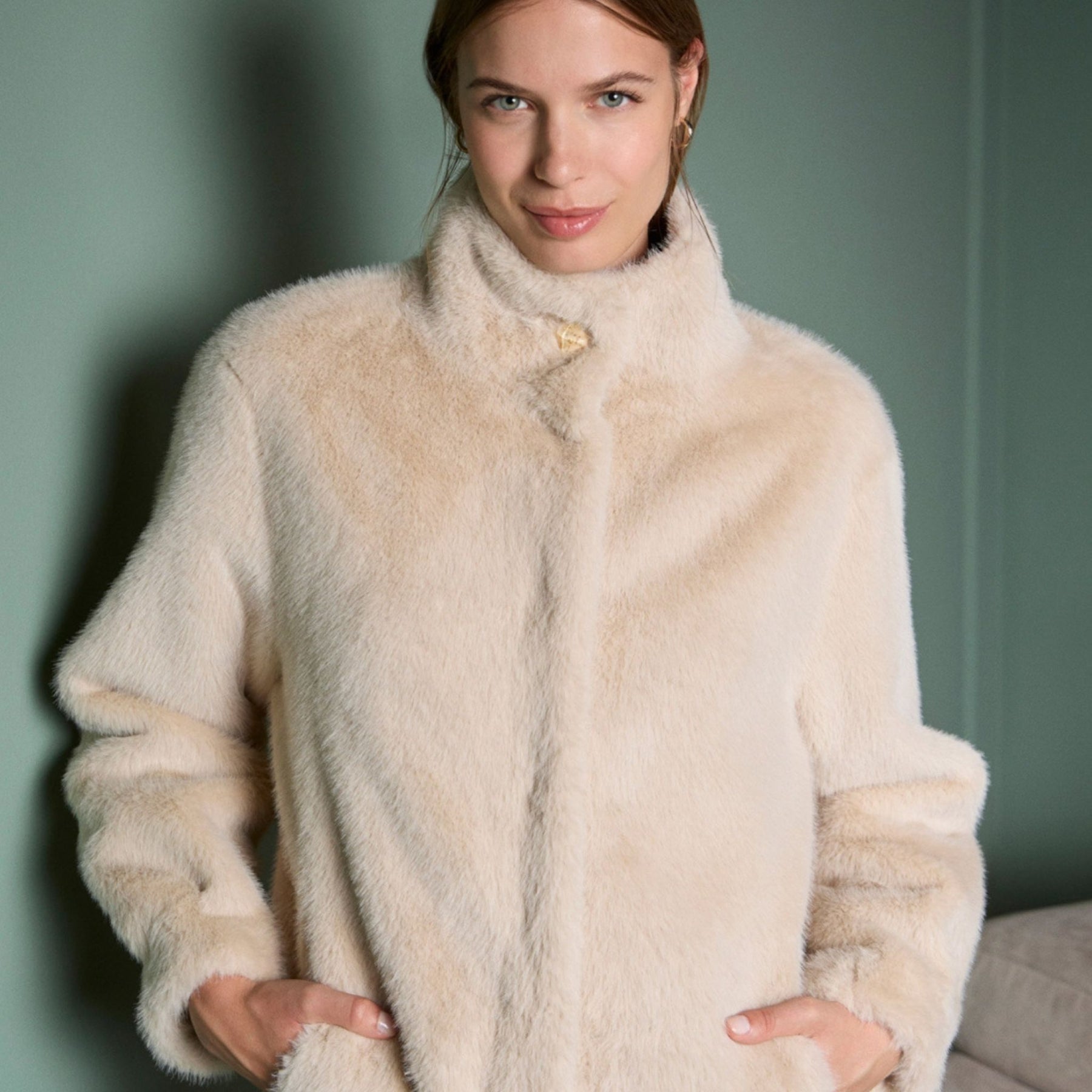 Surkana Women's Nipe Faux Fur Coat in Ecru