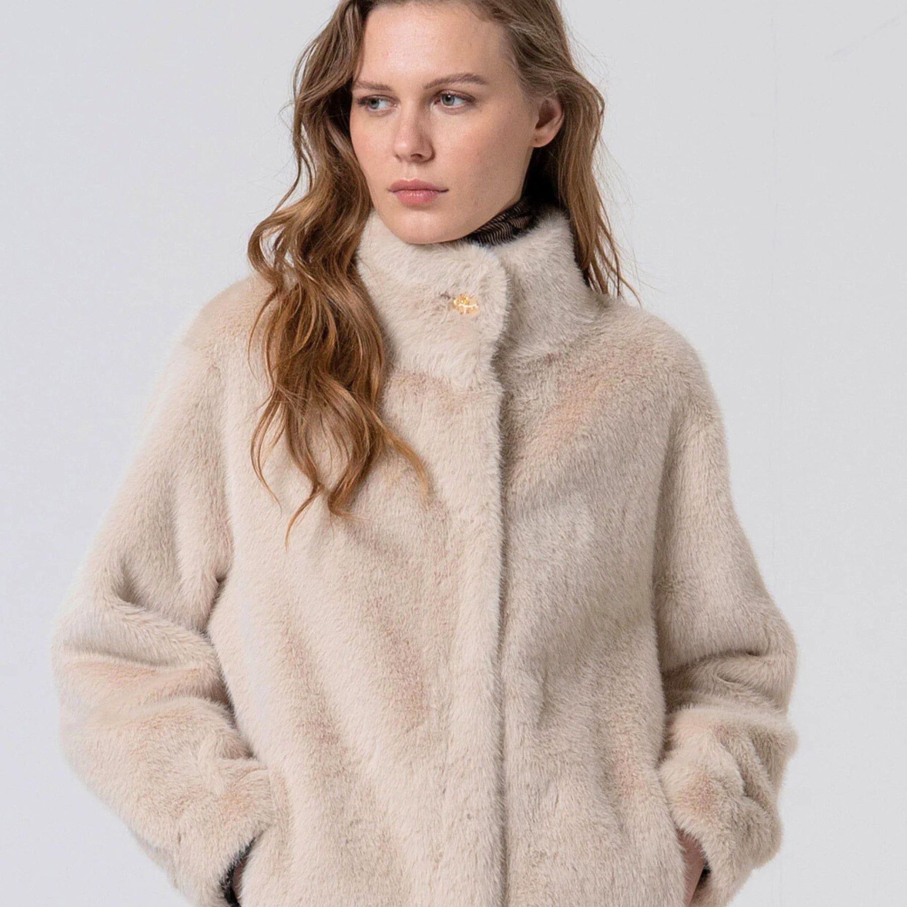 Surkana Women's Nipe Faux Fur Coat in Ecru