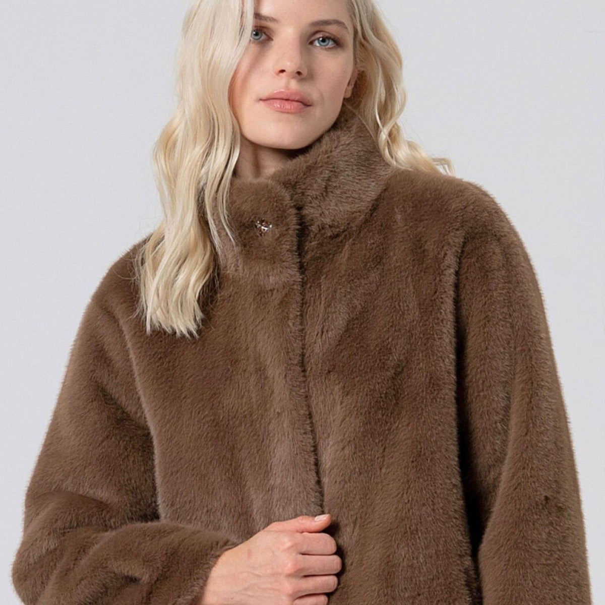 Surkana Women's Nipe Faux Fur Coat in Khaki