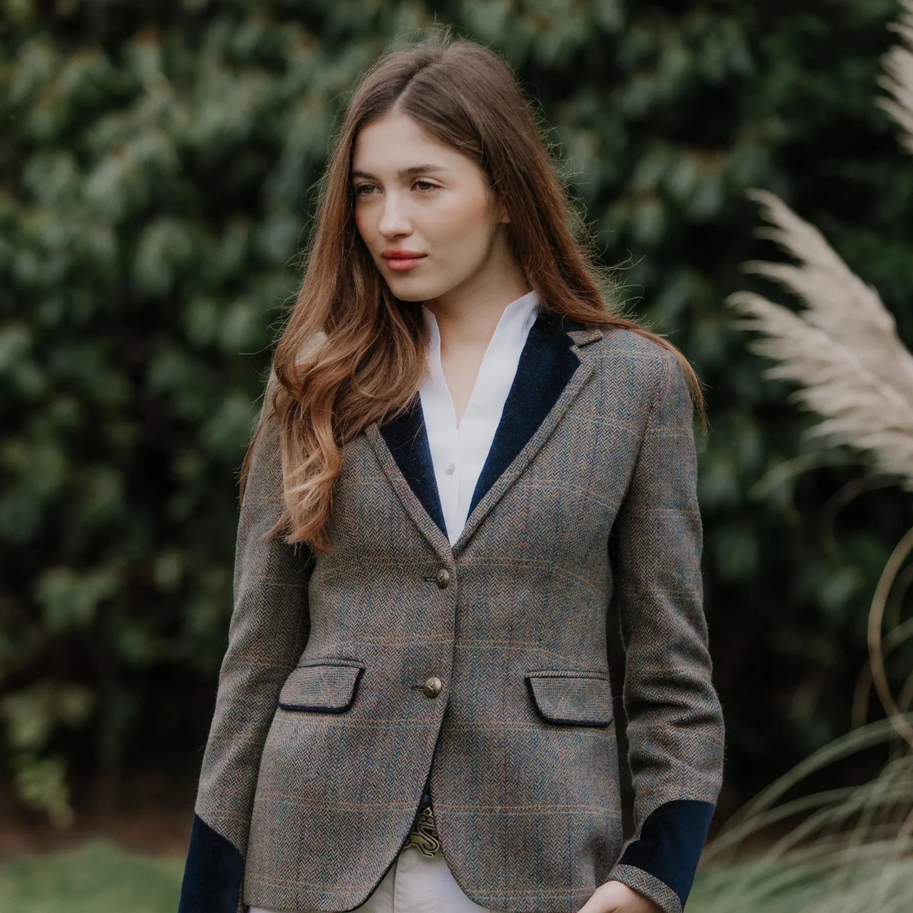 Welligogs Women's Grantham Wool Jacket in Herringbone Tweed & Navy Velvet