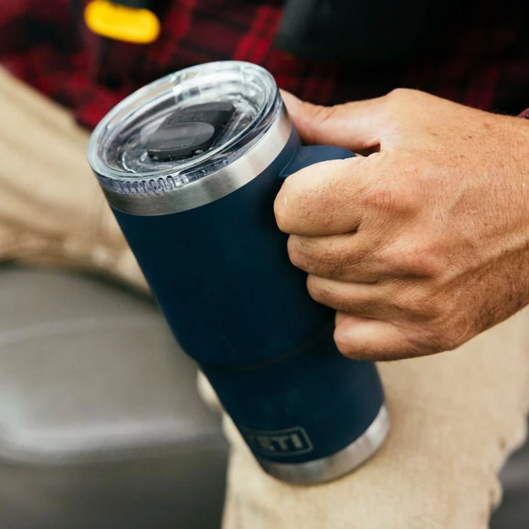 YETI Rambler 30 Oz Travel Mug in Navy (887ml) with StrongHold Lid