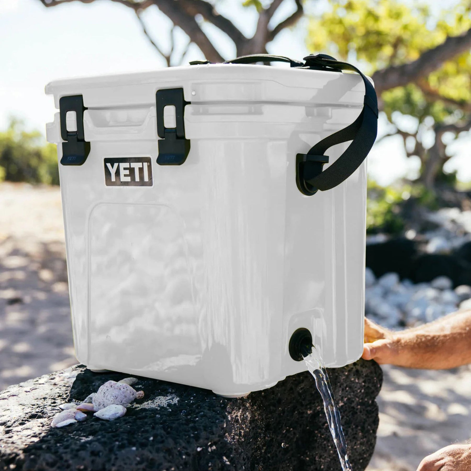 YETI Roadie 24 Cool Box in Firefly Yellow