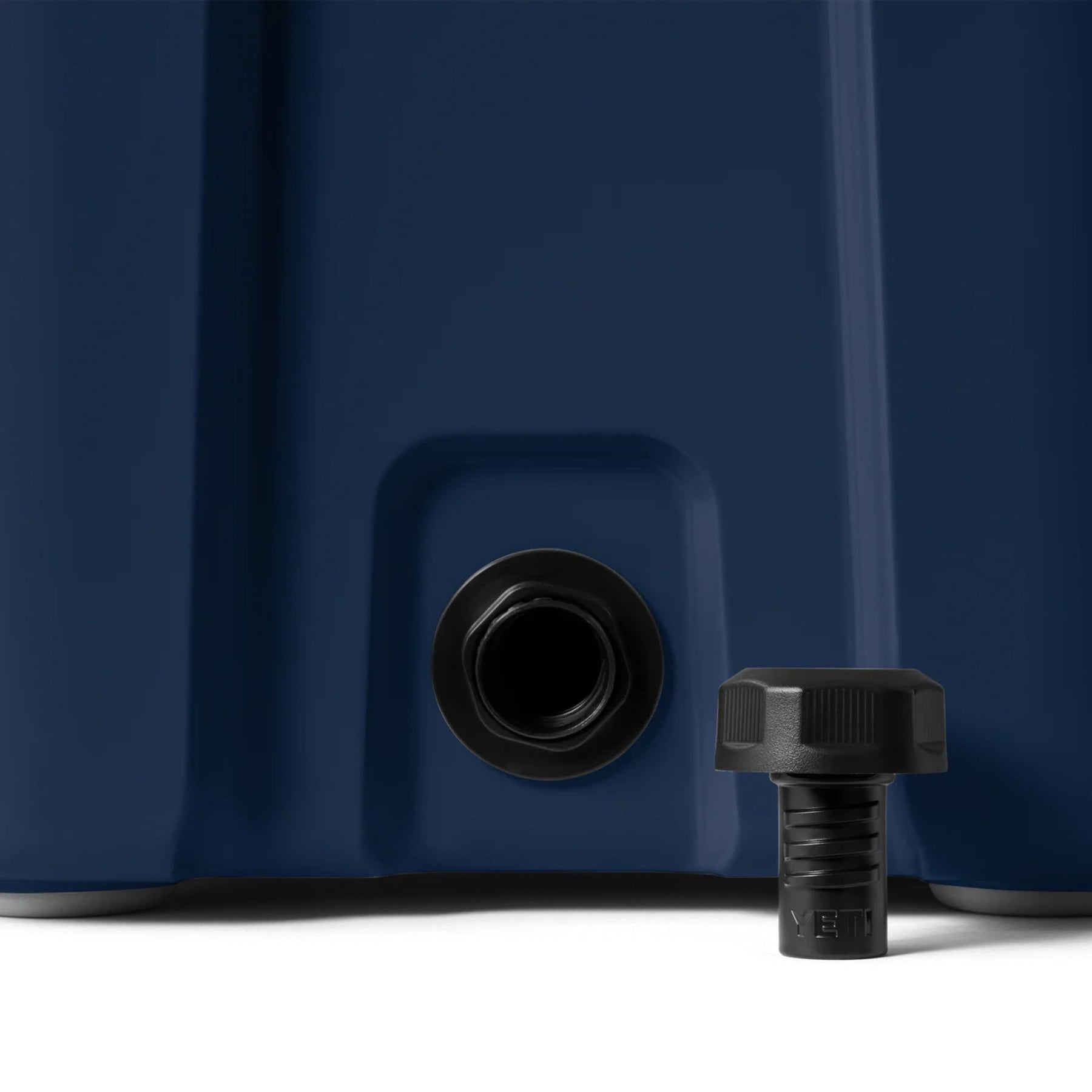 YETI Roadie 24 Cool Box in Navy (2.0)
