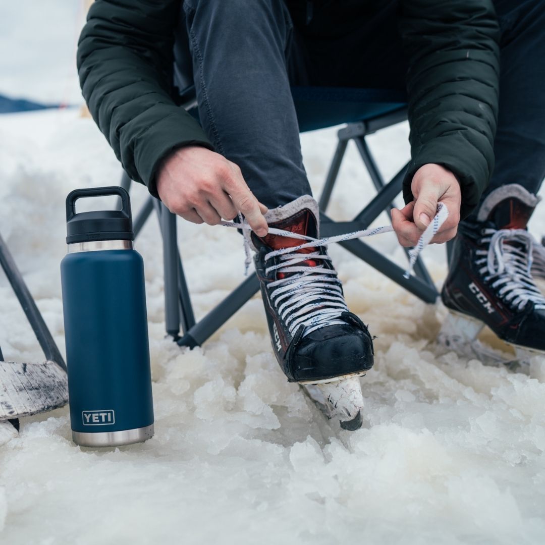 YETI Rambler 26 Oz Bottle in Venom (769ml) with Chug Cap