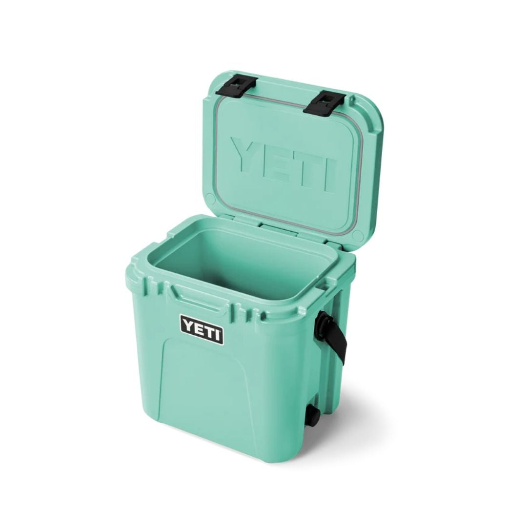 YETI Roadie 24 Cool Box in Seafoam