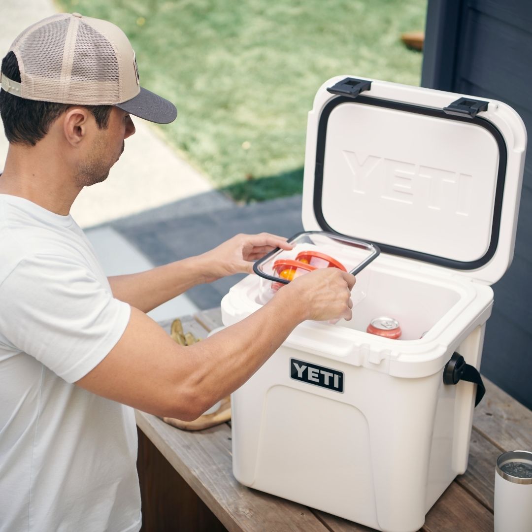 YETI Roadie 24 Cool Box in Ridgeline