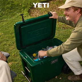 YETI Tundra 45 Cooler Box in White/Blue