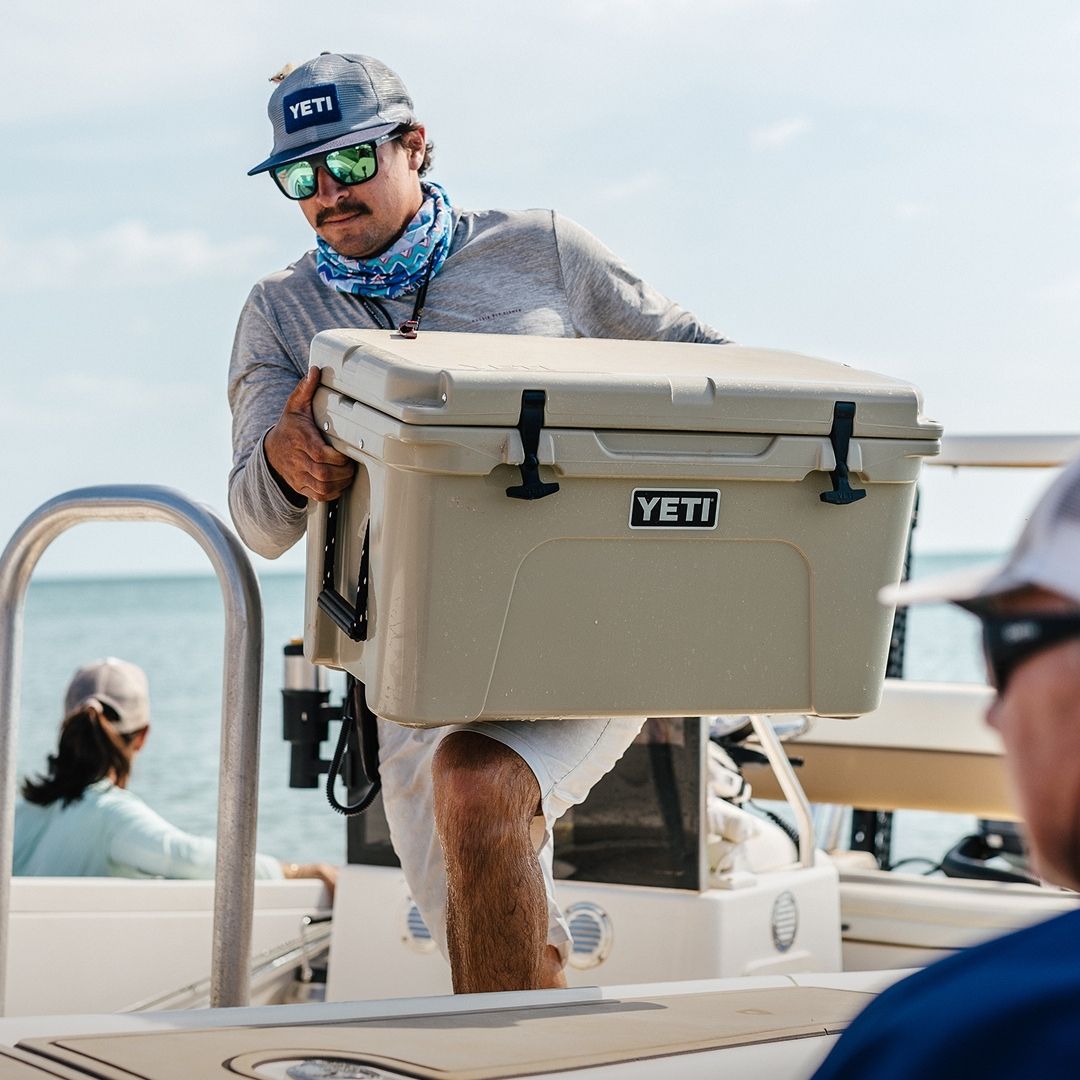 YETI Tundra 45 Cooler Box in White/Blue