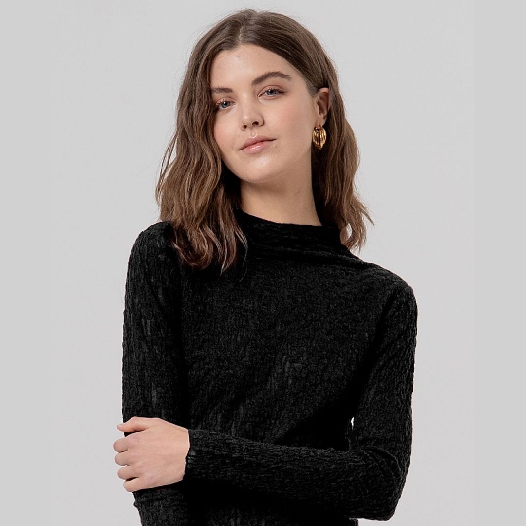 Surkana Turtleneck T-shirt in Black