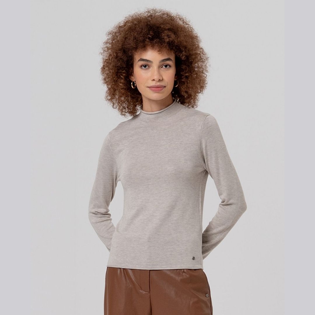 Surkana Semi Swan Sweater in Ecru